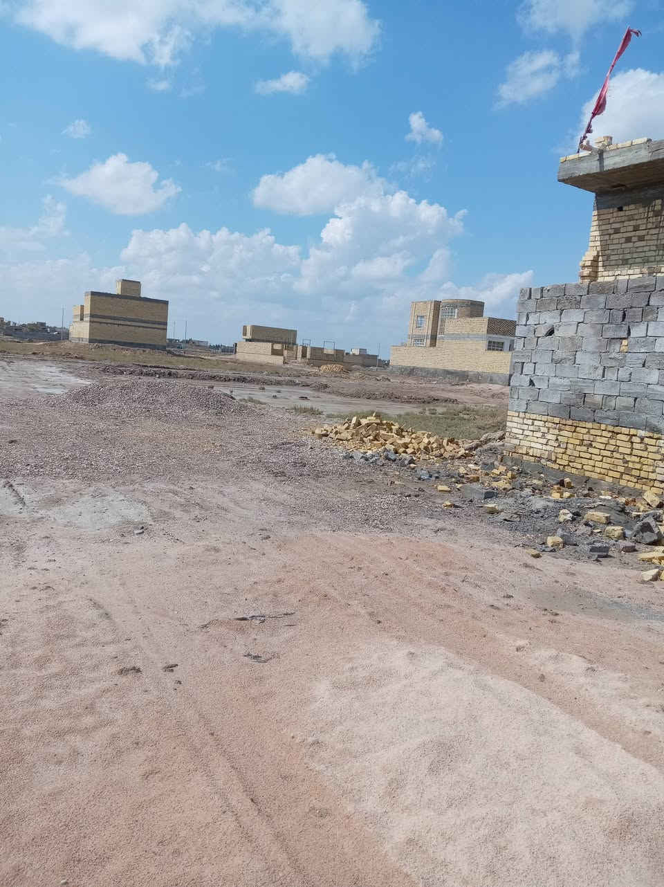 بيت طابو أسهم تحويل بأسم المشتري مساحه 200م
كاع الدبوس مجاور كوت محينه يبعد قليل عن سيطرة ام العباس على الجهه اليمنى 
يبعد عن المدارس 100م ومستشفى قيد الانشاء
*********** وتساب
