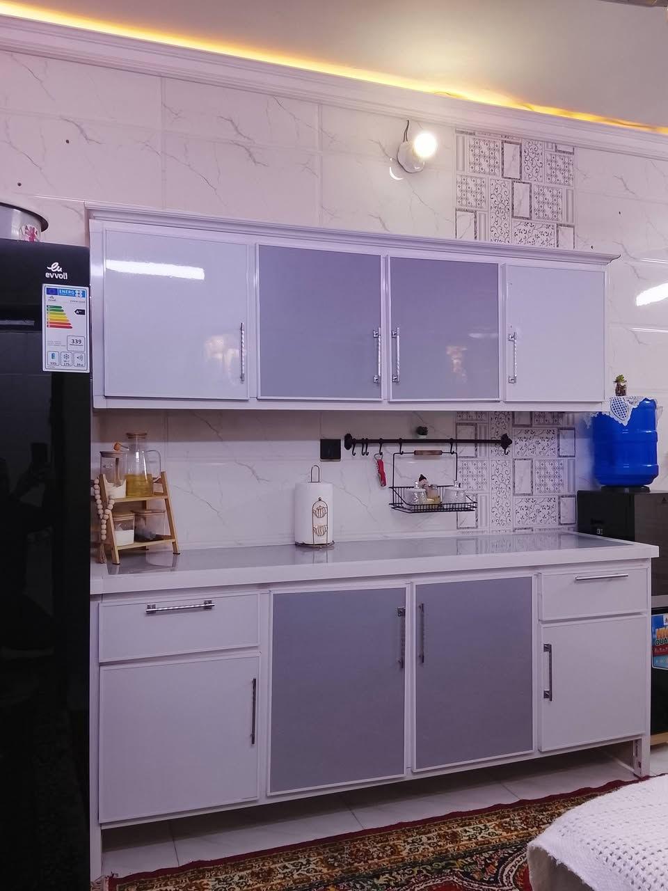 كاونتر أربعة قطع فقط السنك مرمر نظيف جداً وتفصال درجه اولى المكان بغداد الشعب الرقم ***********
