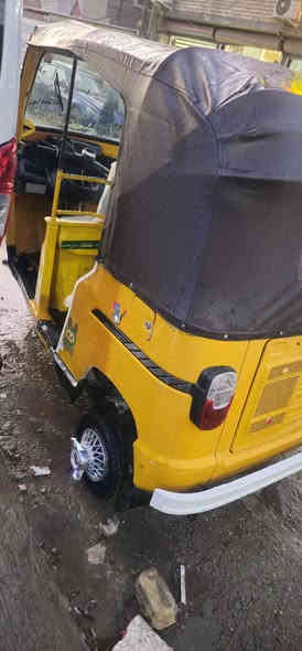 شباب تكاتك عدد 2 البيظه 22 والصفره 20 بدون ضربه صبغ هلالات فقط  لوحه وسنويه انكليزي ثنينهن مكاني البياع الشرطه الخامسه قرب جامع الجميلي هاتف 📞 *********** الشراي يتصل
