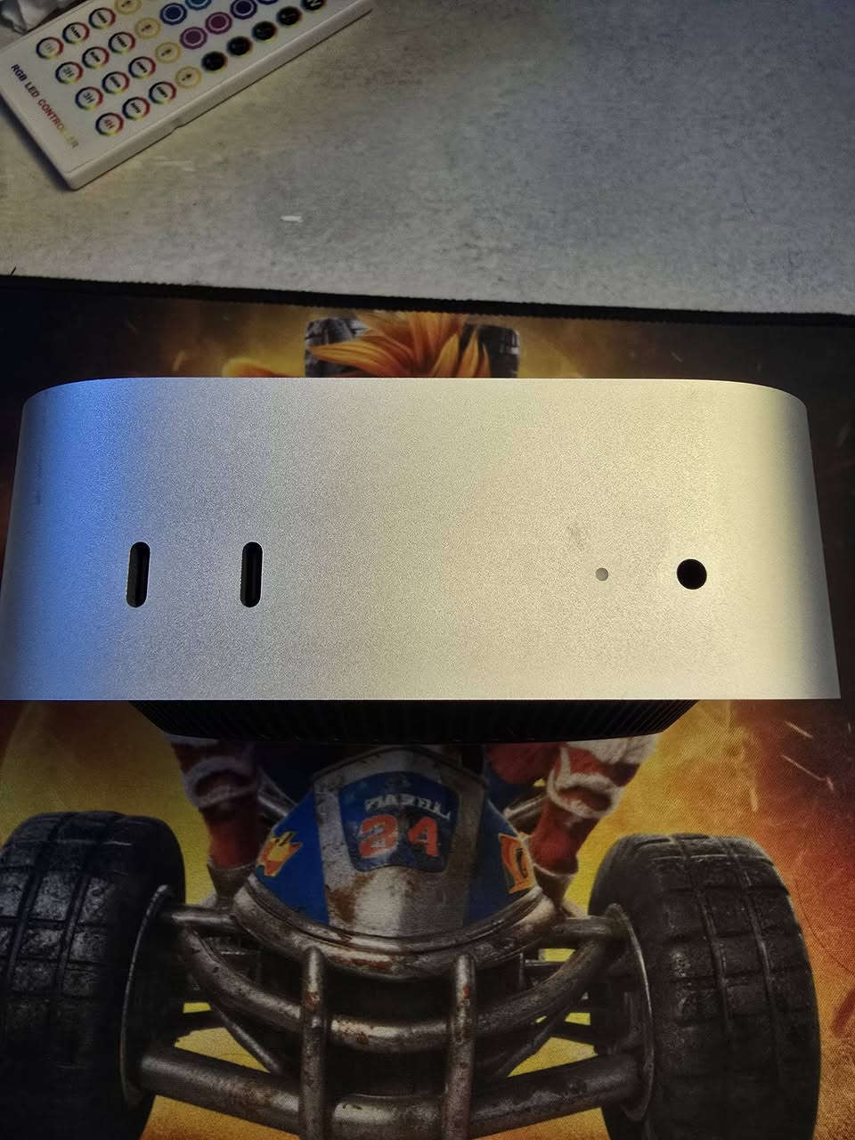 للبيع: Mac Mini M4 (أحدث إصدار) - بحالة الوكالة 🚀
فرصة لا تُعوض لعشاق الأداء العالي والمونتاج، جهاز Mac Mini الأحدث بمعالج M4 الجبار. الجهاز بحالة الجديد تماماً، نظيف جداً واستخدام بسيط، تم تصفيره بالكامل وجاهز للمالك الجديد.
​🛠 المواصفات التقنية:
​المعالج: Apple M4 (أحدث معمارية، أداء مذهل في الذكاء الاصطناعي والمونتاج).
​الذاكرة (RAM): 16GB (أداء سلس جداً في المهام المتعددة).
​التخزين: 256GB SSD (سرعة فائقة في نقل البيانات).
​المنافذ: يدعم أحدث منافذ Thunderbolt وسرعات نقل خيالية.
​الحالة: شبه جديد، فك ارتباط iCloud بالكامل (Factory Reset).
​🛡 الضمان:
​الجهاز تحت ضمان آبل الرسمي لغاية 6 أكتوبر 2026.
​💰 السعر:
​760,000 دينار عراقي (سعر نهائي ومناسب جداً لجهاز بضمان رسمي).
​📍 الموقع: ذي قار - قلعة سكر (مع إمكانية الفحص والتجربة).
📦 الملحقات: الكرتونة الأصلية وكابل الطاقة الأصلي.
للتواصل واتساب : ***********
