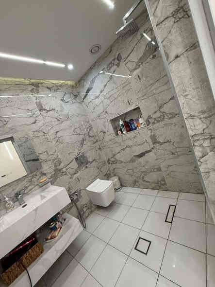 بيت للبيع ١٠٠ متر واجهه ٤ ونزال ٢٥ طابقين بناء حديث 
كراج وحديقه مدخلين صاله ومطبخ وحمام وغرفه ومنور 
طابق ثاني غرفتين وحمام وبيتونه وغرفه كبيره 
خدمات ماء كهرباء مجاري تبليط 
الموقع الغزالية مربع القضاة خلف الدفاع المدني 
للاستفسار مكتب المشجر بداية شارع المشجر مقابيل محطة
***********
***********
***********
