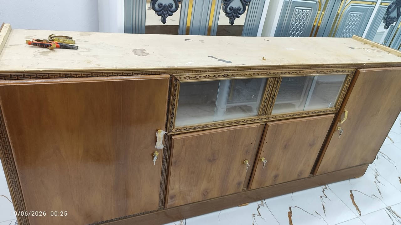 معرض نجارة المنتظر 
بوفية تزكام جديده  عليها تخفيض 50٪ وبسعر 125 الف فقط 
طولها 2 متر ونص 
📍موقع واسط قضاء الحي شارع الشباب 
للستفسار التصال 
***********.   علي
