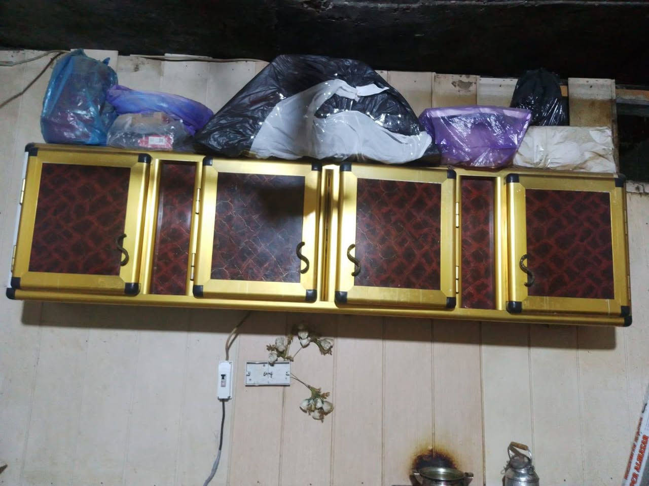 سلام عليكم كاونتر للبيع نظيف استعمال قليل
سعر لون الأحمر كامل ب ٣٠٠
وسعر لون الأبيض ب ١٠٠

مكاني البصرة الحيانيه

لشراي مراسلتي ***********
