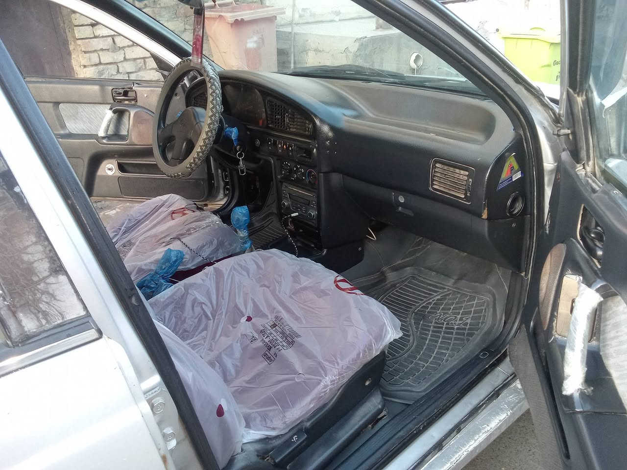 النترا دمعه موديل 93رقم ديالى دولي سنويه ل 30شرط التحويل محرك حاويه لاصرف ولا تبخير كير كذالك عادي كهربائيات شغاله تدفئة شغاله صدر زين تايرات زوج لمامي جدد ولخلفي نص عمر داخل حلو فرممات سليمات لسياره بيه جراد خفيف مسجل شغال  باتري جديد لسياره حلوه وناعمه ترايك وين مايعجبك ملاحضه اقره لمنشور زين قبل لا تتصل ولاتكلي شبيه مابيه كل لتفاصيل مذكوره لسعر 33$ وبيهه مجال قليل العنوان بعقوبة المفرك قرب الطرق والجسور رقم هاتف ***********
