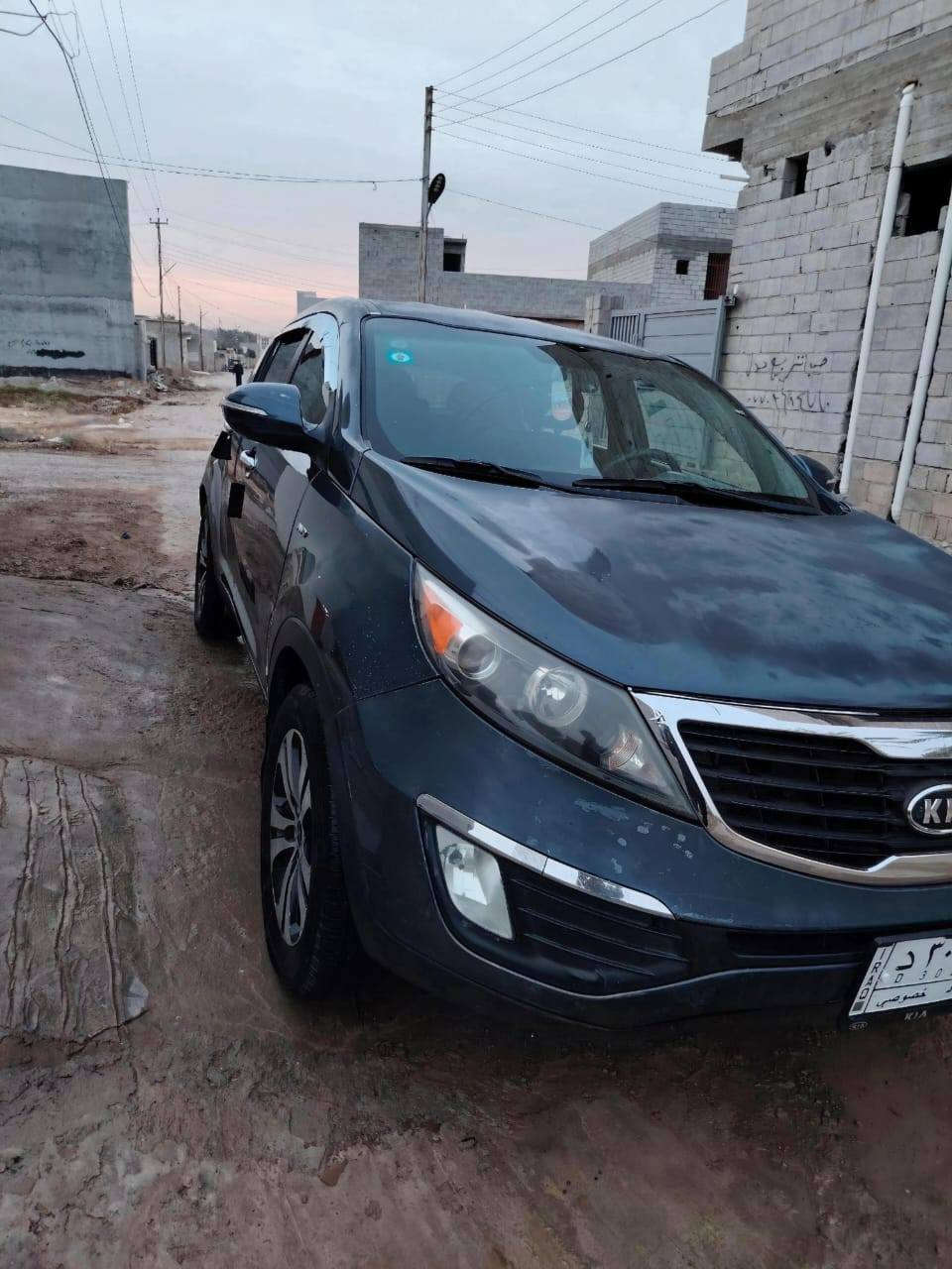 سلام عليكم للبيع فقط كيا سبورتج الموديل 2011 كير محرك خير من الله حجم المحرك 2400 دوش السياره وارد امريكي ضررها باب السايق بيها قطع صبغ ابيع احزام رقم بغداد مشروع وطني شرط التحويل السعر 117 او بيه مجال للاستفسار الاتصال على الرقم ***********
