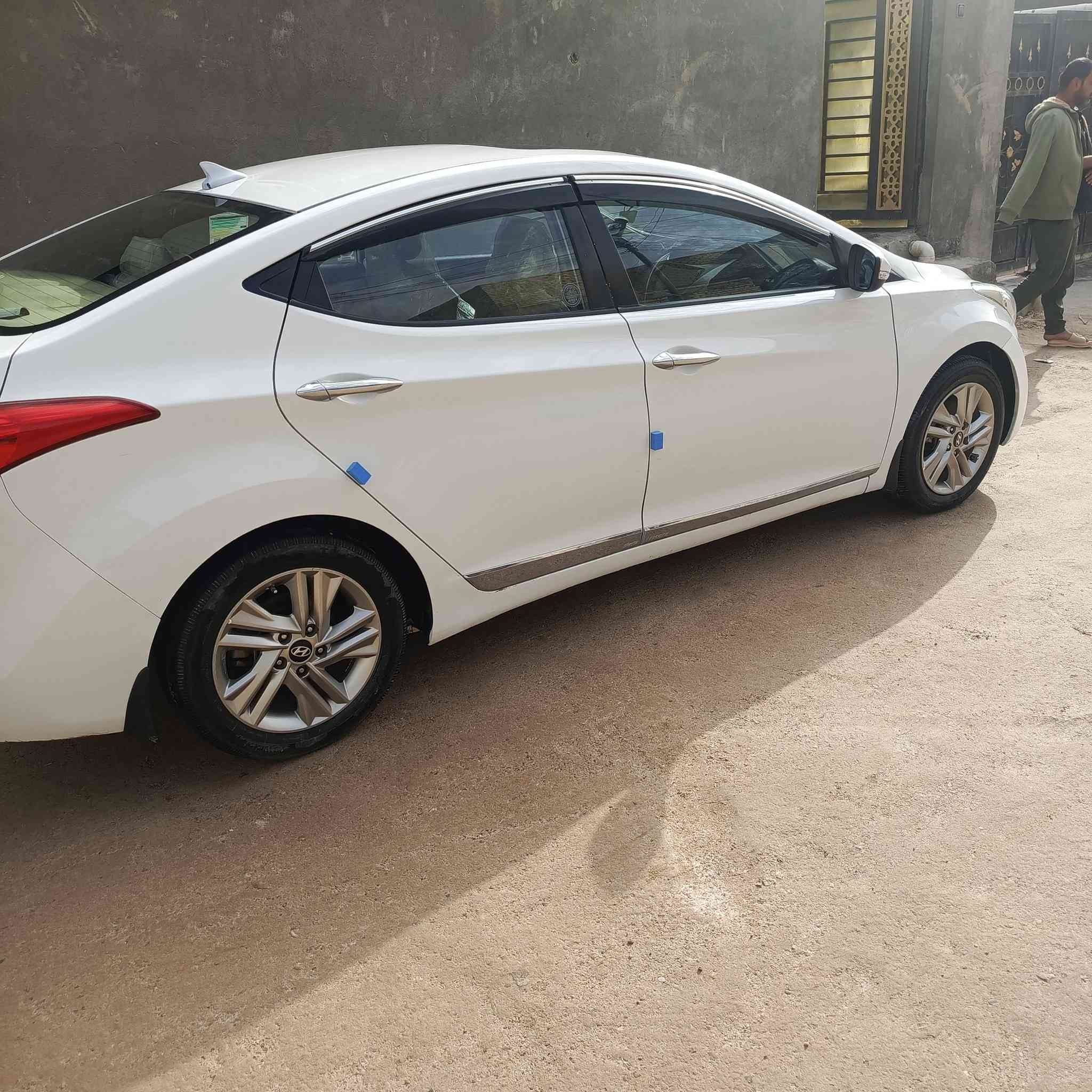 السلام عليكم سياره النترا موديل 2012 وارد خليجي رقم بغداد انكليزي مواصفات 
محرك دوش 1800
 فتحه سقف 
اشاير بلمري 
تحكم ستيرن 
شاشه كبيره 
سونار جديد 
السياره جاهزه بدون اي نقص 
مكاني الانبار فلوجه رقم الهاتف *********** بي واتساب
