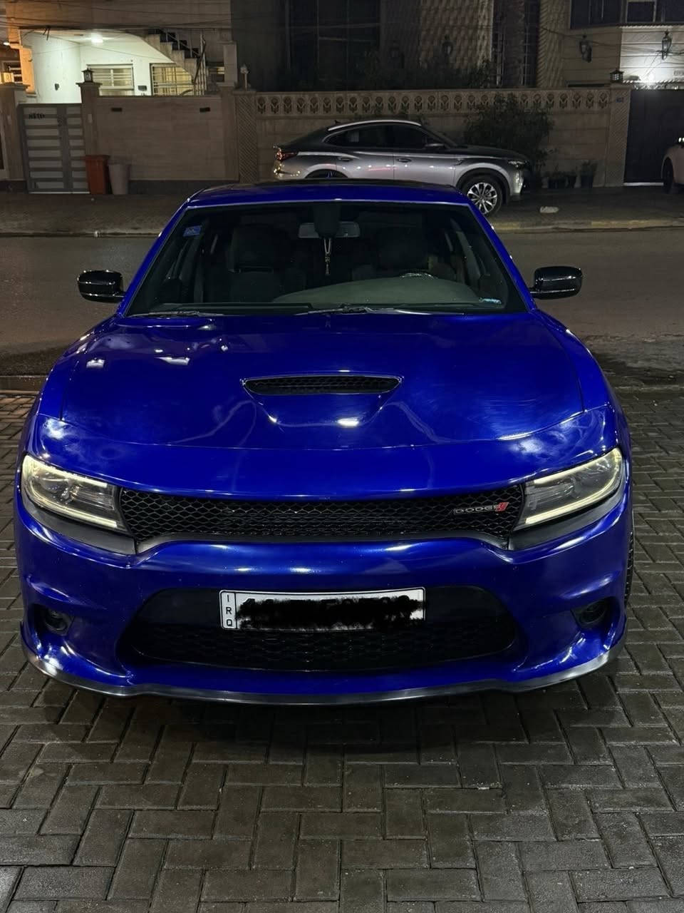 السلام عليكم جارجر هيمي 2019 سياره  جديده جدا ماشيه 65 الف موصفات الارتي معروفه فتحه كشنات كهرباء شاشه كبيره
وعليه دركه RBM وسياره بيه 3 قطع صبغ جاملغ وباب كلير وبنيد لا بيها لا لغد ولا شاصي السياره كامله مكمله مابيها ولا دينار مصرف تخم تايرات جديد وصدر وباتري 
مكان السياره السيديه
السعر :225 وبيه مجال حك جيه.
اي استفسار على هذا رقم : ***********
