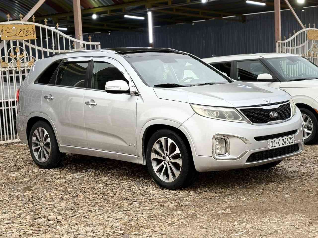 عشاق الفول والمميز  SXL ✅
#بيع او #مراوس حسب القناعة 
كيا سورينتو موديل 2015 رقم بغداد إنكليزي الدولي تحويل مباشر سنويه وهزه جديد سياره فوووووول مواصفات 1/1 فئة SXL معروفه تجي مفوله بنوراما بصمه تشغيل حجل بلون السياره ويل كب كروم 7 راكب 6 سلندر 3 قطع تبريد كشنات جلد وتدفئة بصمة بيبان وتشغيل مري شفط كشنات كهربائ حساسات خلفيه شاشه كبيره كشنات خزن ميموري بردات دفن بلاد يعني بيها مواصفات متخلص وارد أمريكي حادثها جاملغ امامي فقط بدون دواخل سياره نضيفه جداً بمعنى الكلمة خارج وداخل شركة سعرها 169$ بيه مجال بسيط مكاني بابل ناحية الشوملي 
للاستفسار : ***********
