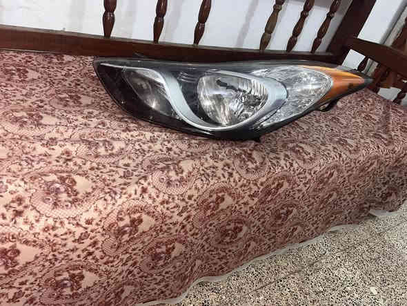 سلام عليكم مازدا نضيفا جهت السائقان بيها نواقص بس القبق مال إشارة سعر 35 رقمي ***********
