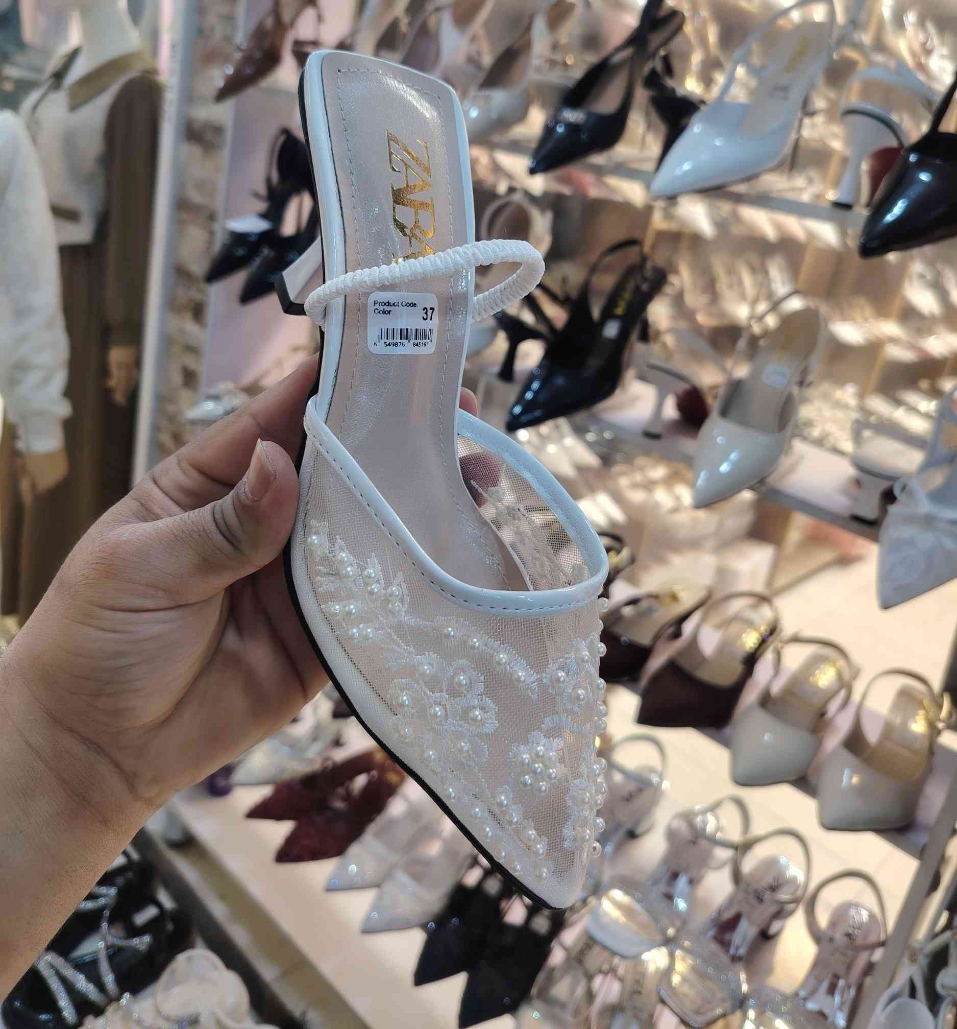 حذا زارة كوالتي جدا راقي ارتفاع 7سم
قياسات من 37الى 40
عنوان المحل ديالى المقدادية حي المعلمين شارع المخضر مجمع العزاوي مقابل أزياء
يوجد توصيل
واتساب ***********
