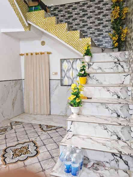 السلام عليكم بيت اسهم بالمدينه للبيع
مساحته ٢٠٤ متر طابوق وصب درجه اولى يسراميك
متكون من
غرفتين وصاله واستقبال ومطبخ وصحيات داخليه وخارجيه وحديقه وكراج
***********
