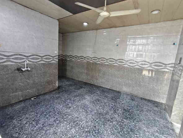 ✨دار للإيجار✨
♦️المساحة 300 متر ♦️ 

🟢 يحتوي على 3 غرف،واستقبال، وكلدور ،ومجمع صحيات داخلية وخارجية وحديقة ،

🔵 موقع مميز : الحلة نادر الثانية قرب الشارع الرئيسي 
امام الدار حديقة كبيرة وشارع عريض 15 متر 

🟡 يصلح روضة ، مكتب ، شركة ، معهد ، سكني 

🟤 للإستفسار الإتصال على الرقم:
***********
