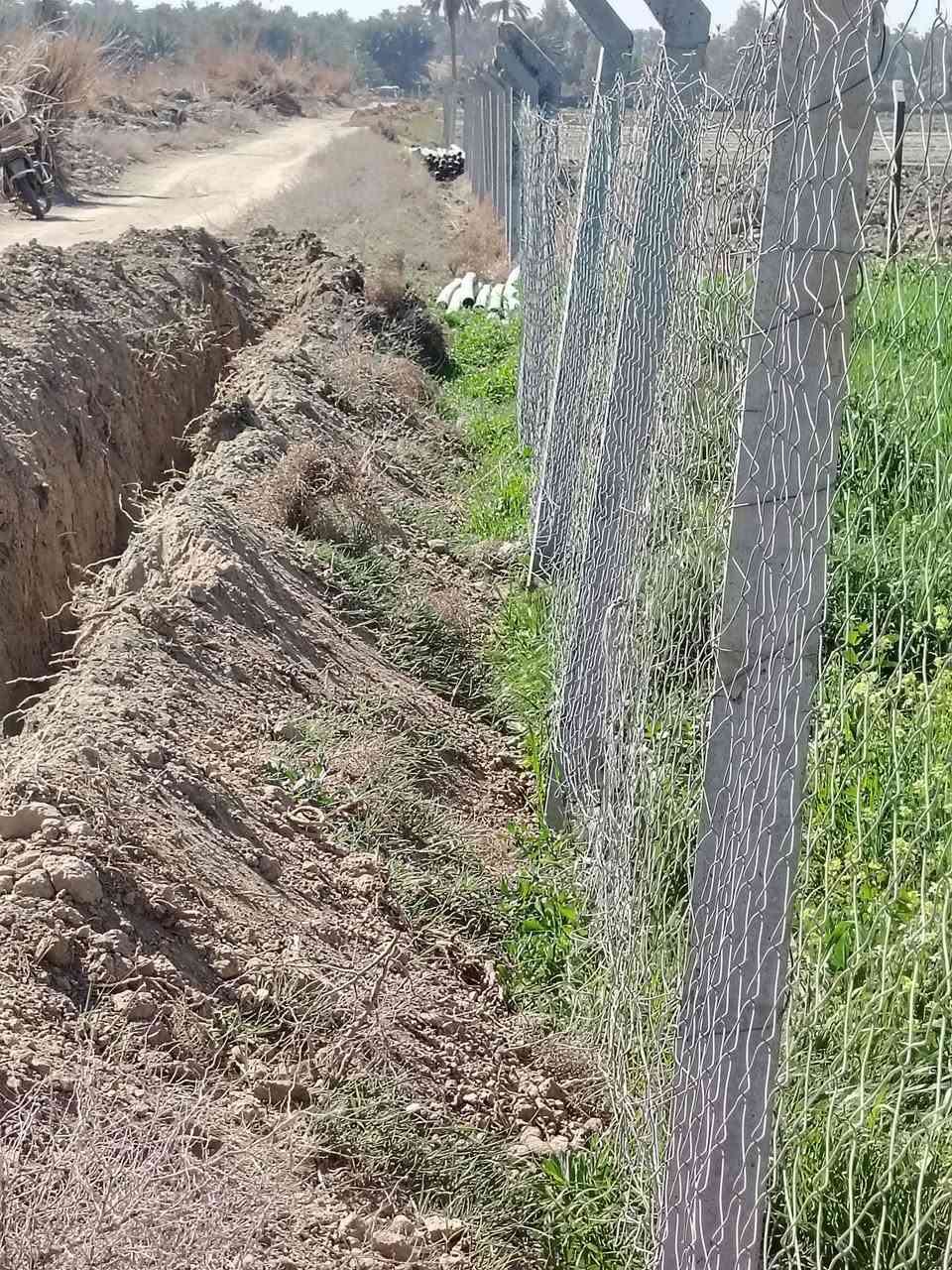 السلام عليكم 
ارض طابو زراعي سند ٢٥ بسمنه تحويل مباشر للمشتري قرب شارع كربلاء، الارض بيهة كافة الخدمات التفاصيل داخل الفيديو غير متواجد عل فيس للاستفسار اتصل عل رقم *********** او واساب
