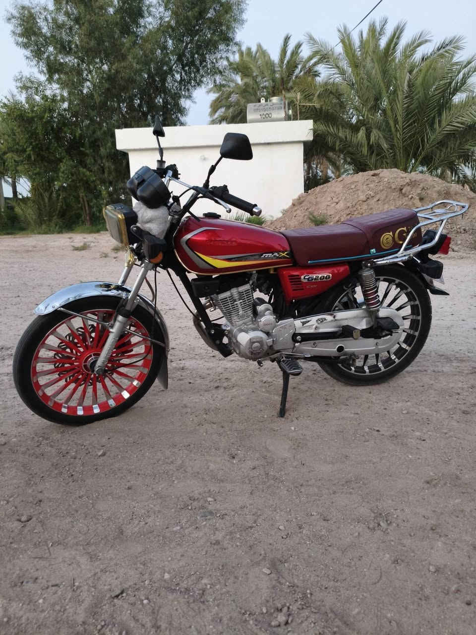 السلام عليكم للبيع دراجه موديل 2025 
محرك 200  السعر 700 بيها مجال 
***********
