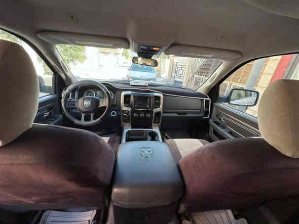 *سلام عليكم*
 *دوج رام كلاسيك 2017 باب قصير بدي طويل مثبت سرعة جامة خلفية كهربائية كشن السايق كهربائي ماشية 300 الف مكينة جديدة 6 سلندر قبل اسبوع شادينه السيارة داخلة تقرير   رايده ب173 وبيه مجال للطيبين**
مكلف بالنشر  للاستفسار الاتصال على الرقم * ************
