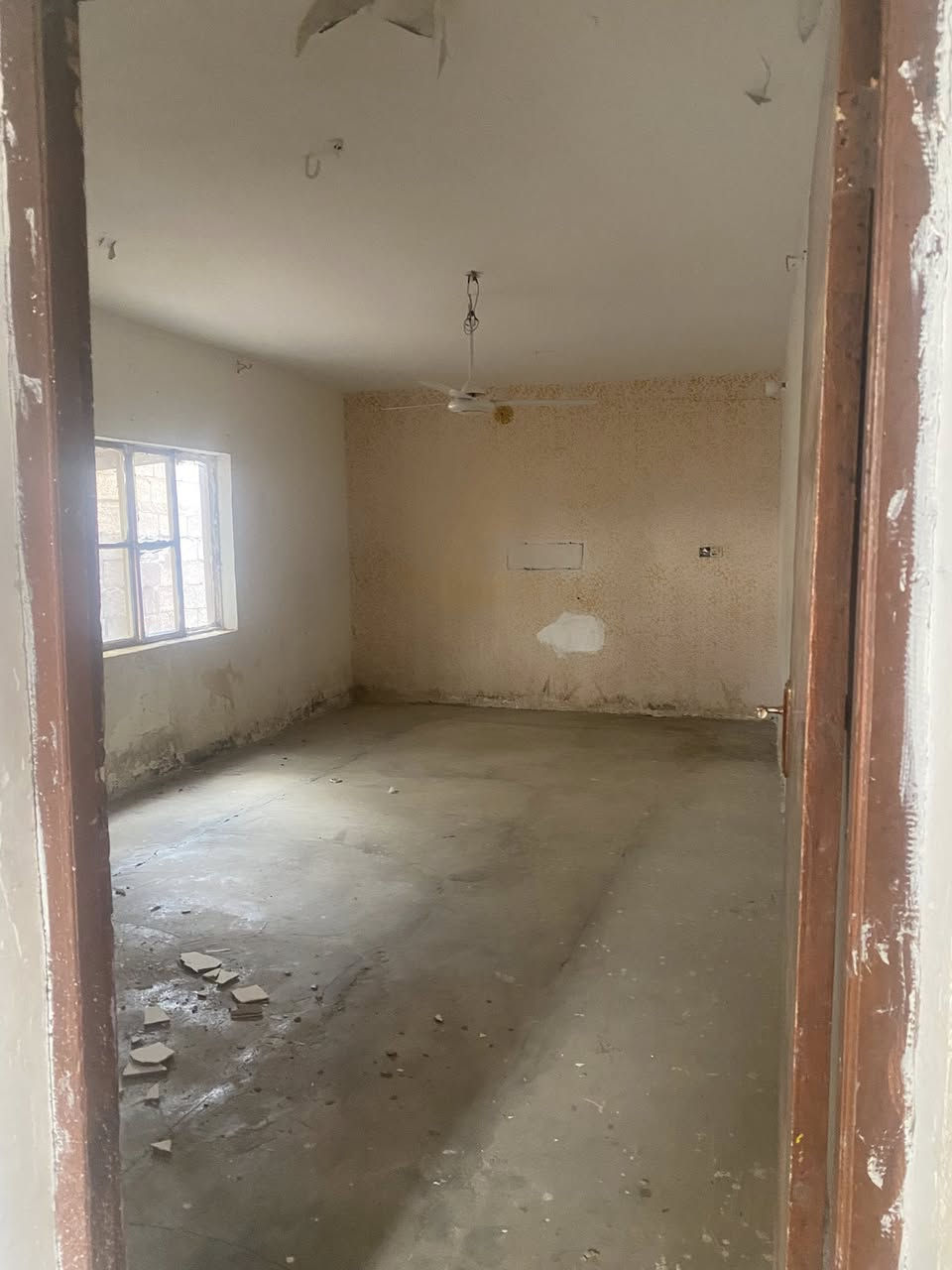 السلام عليكم ..
بيت للبيع مساحه 300م
غرفه نوم 1🏤
وصاله 🏠
واستقبال  🏠
ومطبخ حار وبارد🏠
صحيات 🏠
حوش وحديقه جبيره
خانقين (جبراوه)
السعر 13 مليون وبي مجال بسيط
_____________________________________

📞 ***********
