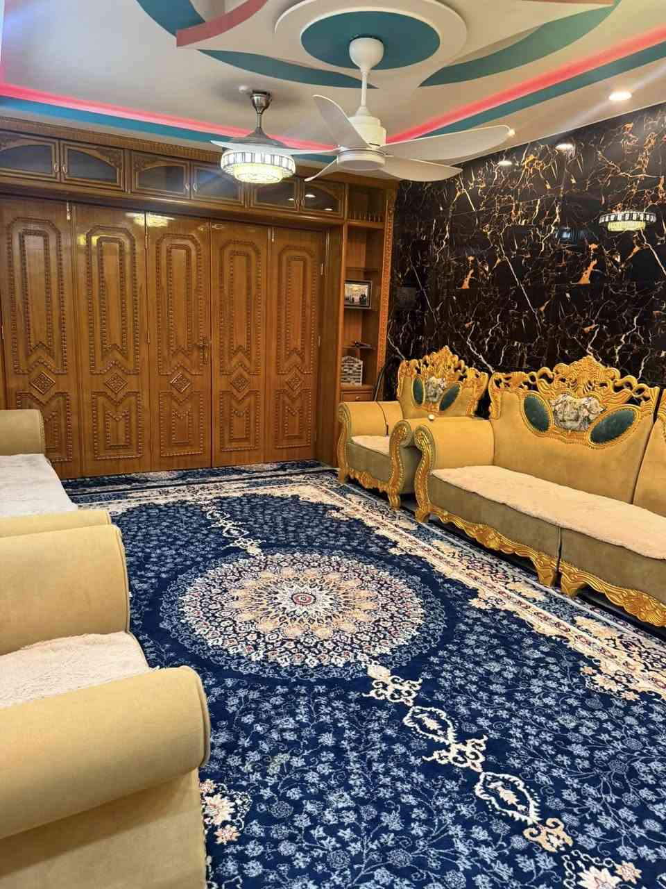 دار للبيع قرية الغدير الاولى للبيع بلوك 41 دار 10 على ساحة المساحة 200 م السعر 300 وبي مجال للاستفسار ***********
