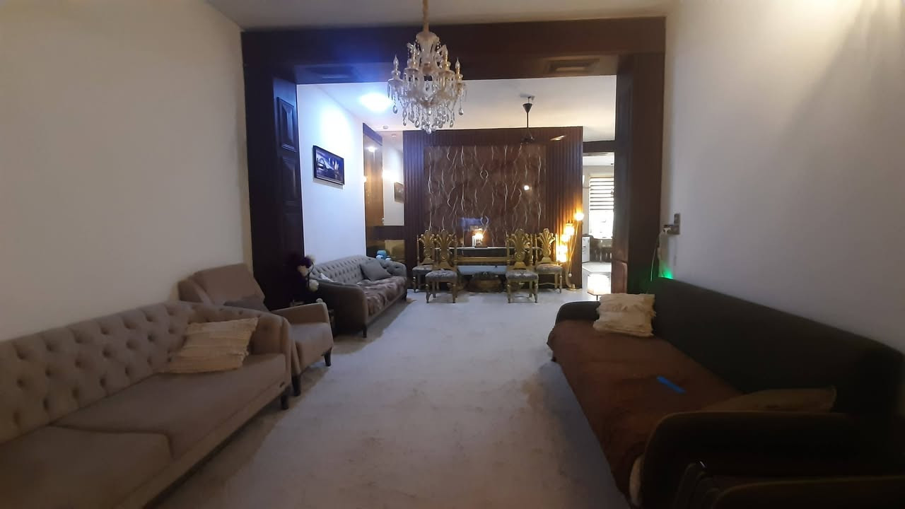 بيت 200 متر حله بداية زوير ثاني ييت عن الشط طابقين اربع غرف نوم هول استقبال مطبخ مجمعات صحيه يباع مع الاثاث او بدونه حسب الرغبه اتصال عالرقم *********** بي واتس

*********** اثير
