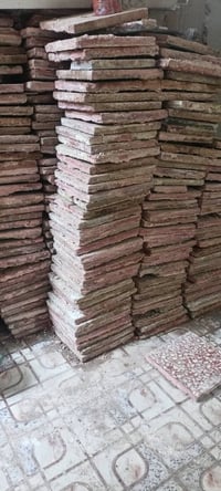 كاشي نضيف • بلاط