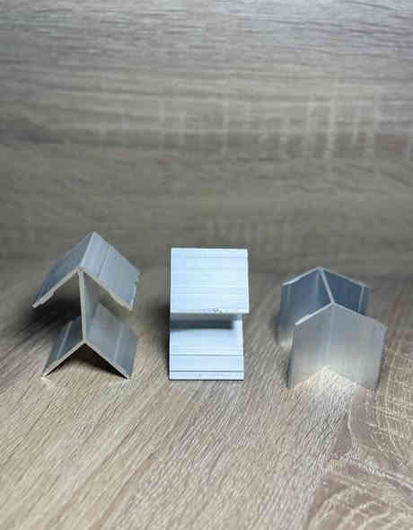 السلام عليكم.... زاويه تجميع مفصلي مسح سمك 2 ملم سعر ال 100 قطعه 26000 والكصه على عرض المقطع وسمك 1.8 سعر ال 100 قطعه 25000 وسمك 1.65 سعر ال 100 قطعه 23000.... ***********
