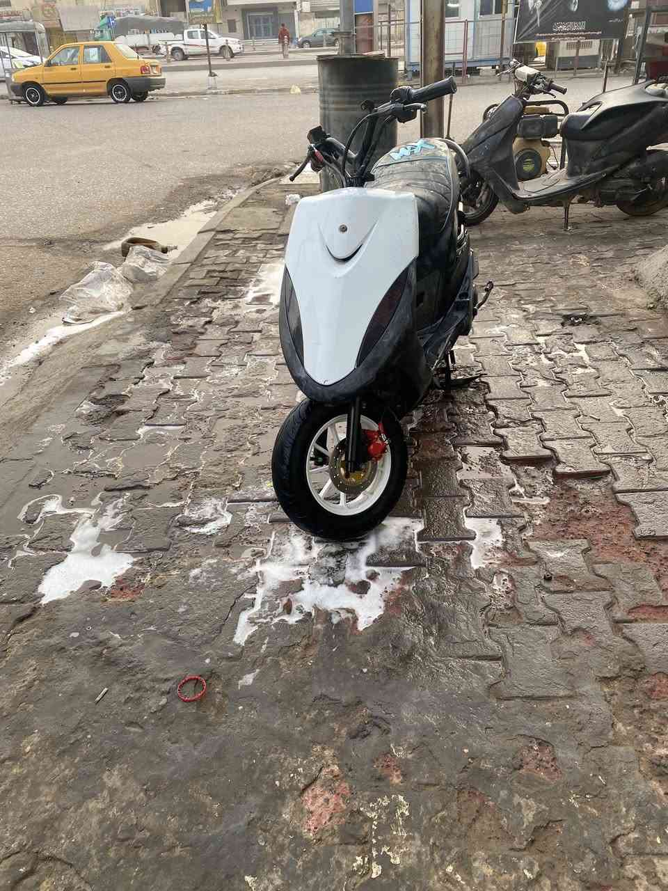 السلام عليكم دراجة ماكس عدلة بوشة )55( للبيع دراجة خير من يم الله نضيفة شلعة معدل  سعر 600 بية مجال   أو مراوس عادي أيراني بدون فرق  وحدة بوحدة دراجة أوراق. () مكلف بل نشر. هاذ رقم لولد )( ***********)( عنوان حي المعلمين القديم 🚸🖤
