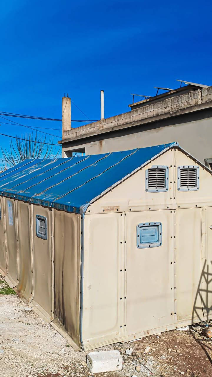 موجود خيم كرفانية للبيع. القياس. 6×4. صنع ياباني مصنوع من فايبر كلاص  السعر.  500الف  ***********موجود واتساب
