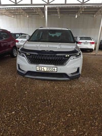 للبيع كيا كرنفال وارد كوري ٣٠٢٣ كفاله عامه شرط غاز بانزين رقم بغداد بس...