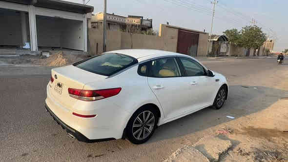 كيا أوبتما خليجي موديل 2019  محرك 2400 رقم جديد (فقط تثبيت لوحات باقي ) بيها طلقه بالبنيد ومكانات جدا بسيطه موضحة بالصور تحتاج تعديل عالبارد ( مكفوله من الصبغ والتبديل عدا سحب كات باب جهة السايق .. رقم بصرة باسمي تحويل مباشر 
السعر المطلوب 180 الف
***********
