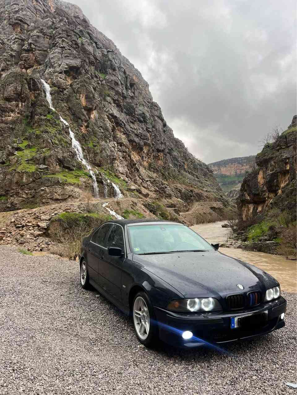 سه ره ستا به ناوي خواي گه وره 
منفئست اصلي 
مؤديل 2000
سفر لؤك
525ده بل جيجيتال
فول فول به س سلايت نيه
كوشن جلد 
كوشن هيتر
ته بريد ساردوو گه رم
بؤني شه ريكه ي لئدئ دوگمه ي نه قص نيه
دينارئك مه سروف تياي نيه 
سپئري بيلادي
كه ته لؤك
وه سفي زياتري ناوئ ماله كه دياره
بؤ فرؤشتن يان گؤرينه وه
سعري 70 

‏*********** أربيل, العراق
