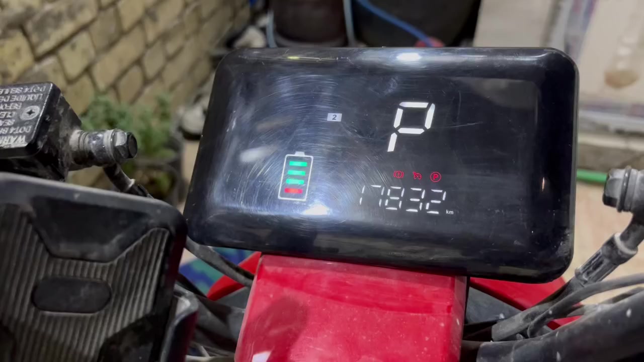 دراجه شحن للبيع R9 كلشي شغال المكونه من خمس بطاريات كبار  بس بيه تبديل بطاريه مو كلهن السعر 170 وبيه مجال مكاني بغداد الأمين الثانيه رقم تلفون ***********
