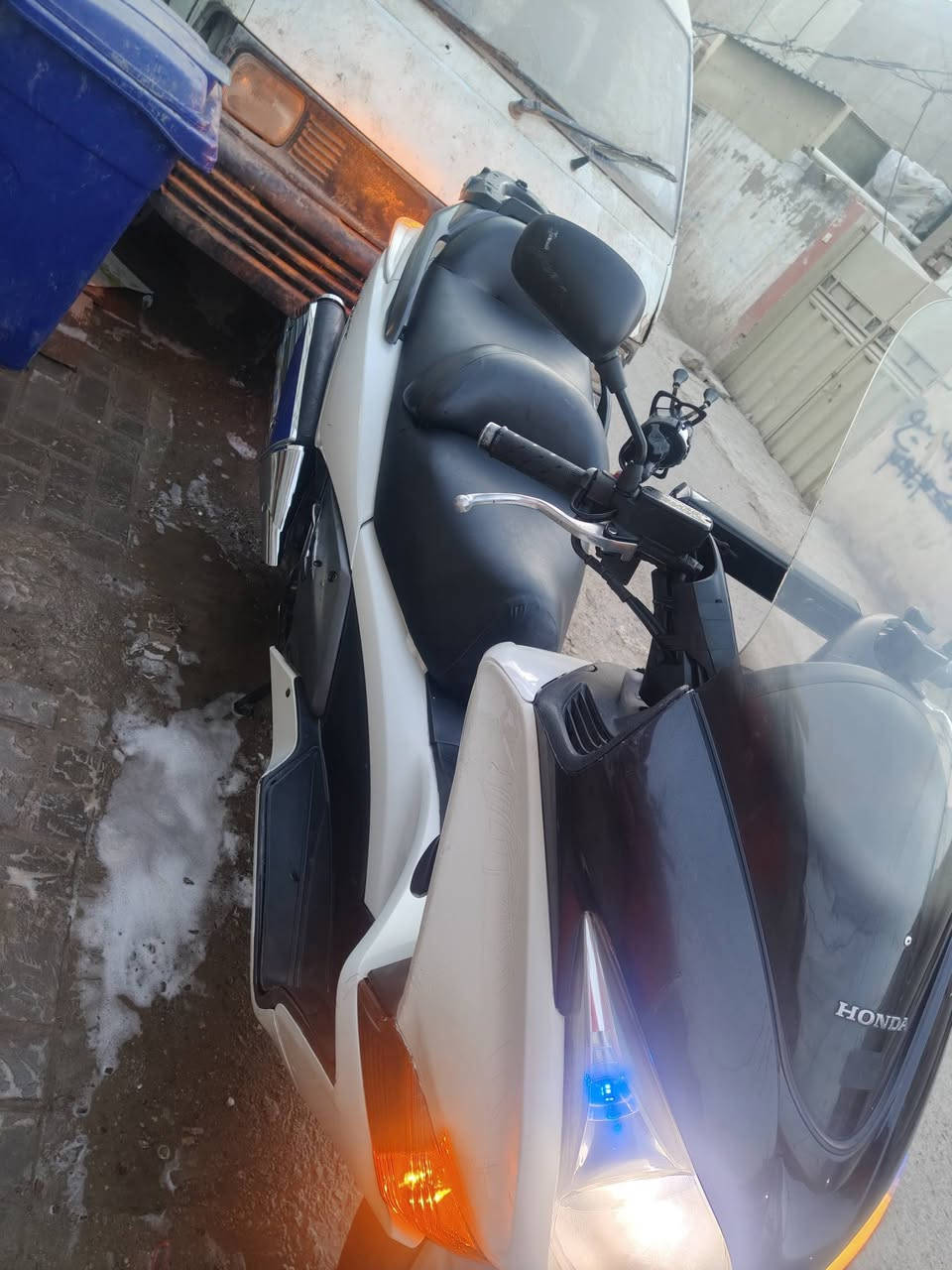 السلام عليكم سلڤر ونج جي تي 600 الدراجه مكفوله بس بيها هذا الكسر بالكفر الجانبي والستان نقصه بس سبرنگه الدراجه خير من الله بس يراد الها ترتيب السعر( 15 )وبيها مجال قليل مستعجل على بيعتها مكاني بغداد مدينه الصدر ***********
