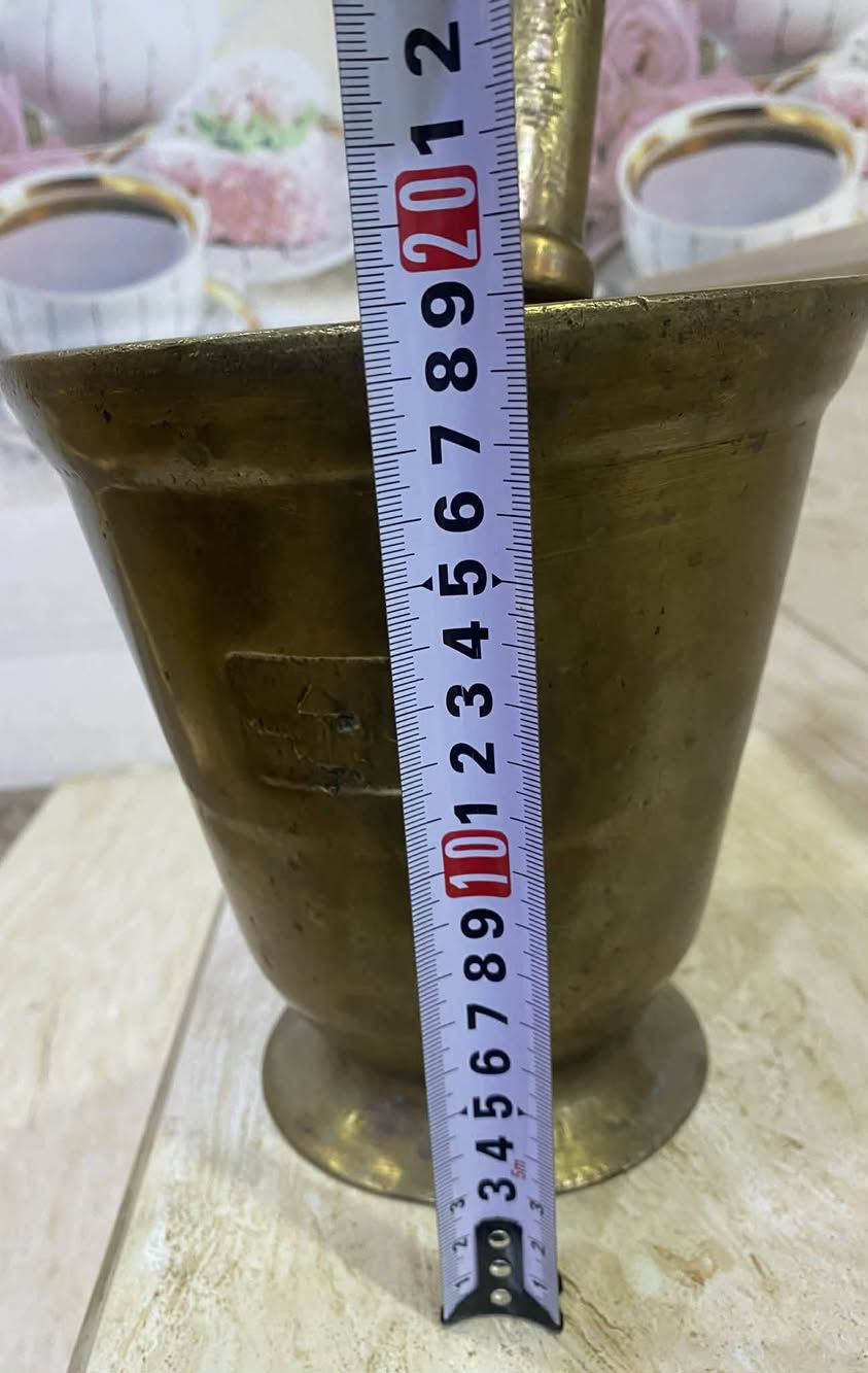 هاون للبيع قديم ابو الانكر بغدادي . ارتفاع 19سم .وزنه 7 كيلو وربع السعر 150 الف وبي مجال للشراي .المكان بغداد


**إذا كنت صاحب هذا الإعلان وتريد حذفه لأي سبب، رجاءا أرسل رسالة إلى الدعم الفني**