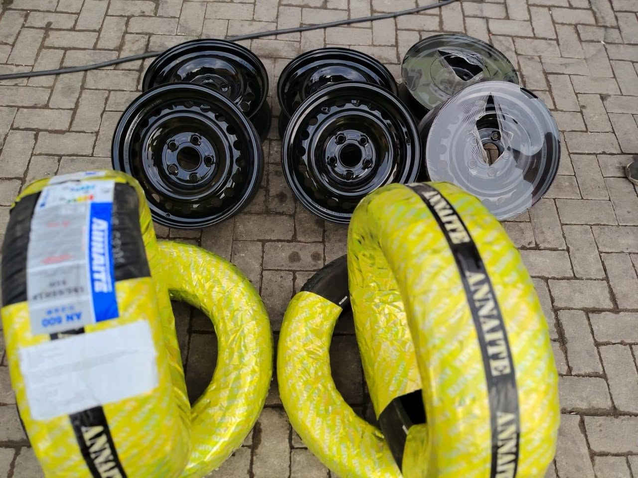 ويل أبو الختم كوري .. اصلي حجم 15
مع اطارات صيني درجة اولى .. تخم كامل السعر 300 الف .. 

بيع او مراوس ..   المكان بغداد حي العامل... ***********
