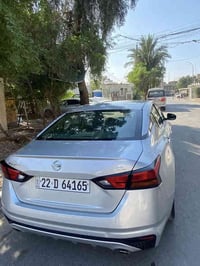 بيع سريع نيسان اللتما موديل 2020 بأسمي فئة SL تلث قطع السعر 145 السيار...