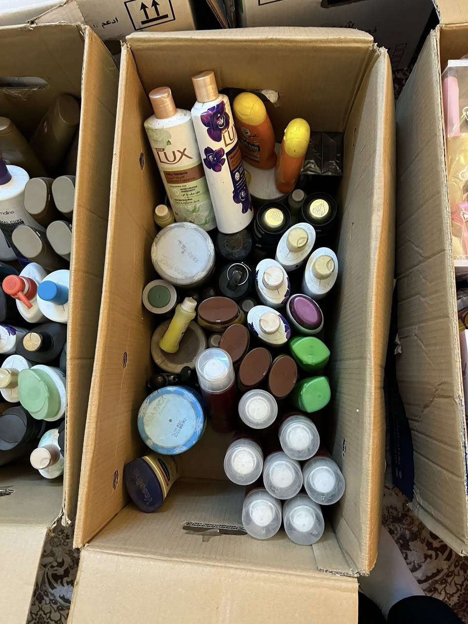 سلام عليكم تصفية بضاعة هدايا كوزمتك قرطاسية غراض خير من الله يترسلك محل صورتلكم قسم وبعد  اكو قسم ثاني بكدهن رايدهم شلعة سعر قفل ١ ونص مكان بلديات رقم ***********
