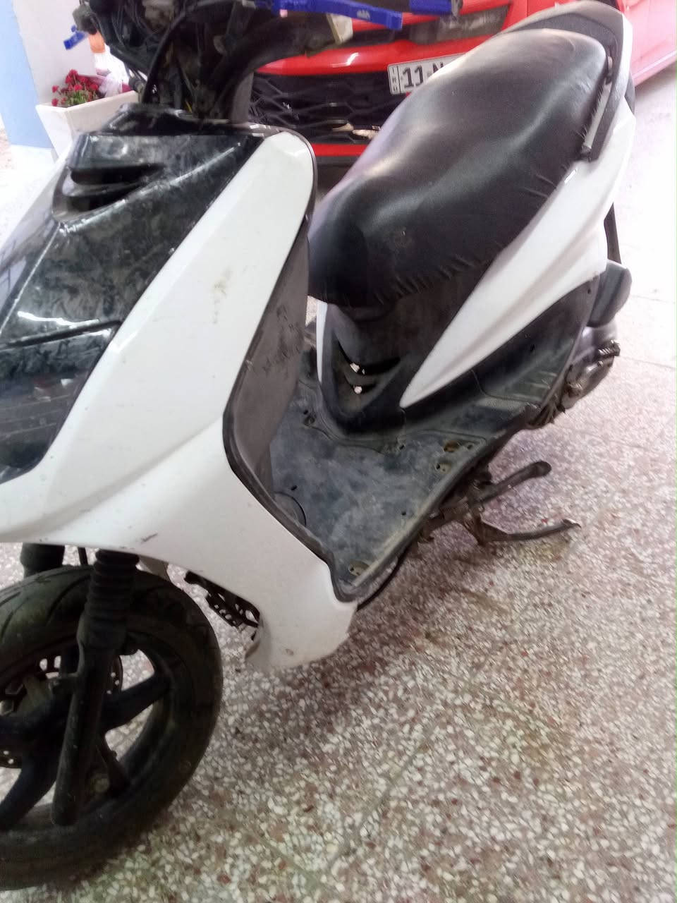 سكنس نثيه للبيع او امراوس بماكس وانطي فرق
الدراجه ما بيها نواقص بس طلعت بيها مسافه 
وطفت ما ادري شبيها 
ابيع كوم حديد 
السعر 350وبيها مجال
***********
بغداد البلديات
