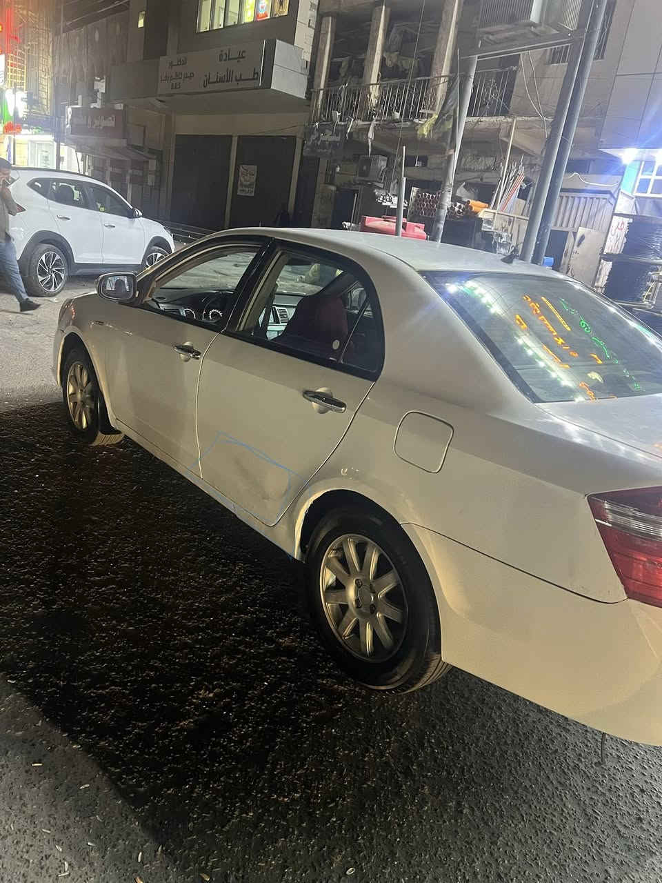 السلام عليكم جيلي موبل موديل 2013
السياره جاهزه من كلشي على البلاد 
مكينه كير عادي مكفولات البلاد حداده حلوه 
تخم تاير جديد السياره كفاله من الصبغ والدعمه 
تبريد ثلج ❄️ تدفئه رقم بصره 
بيهه ربع باب صبغ الوره السايق امشر على 
المكان البصره حي الحسين السعر 45وبيهه مجال 
للتصال فقط اتصال ماكو واتساب ***********
