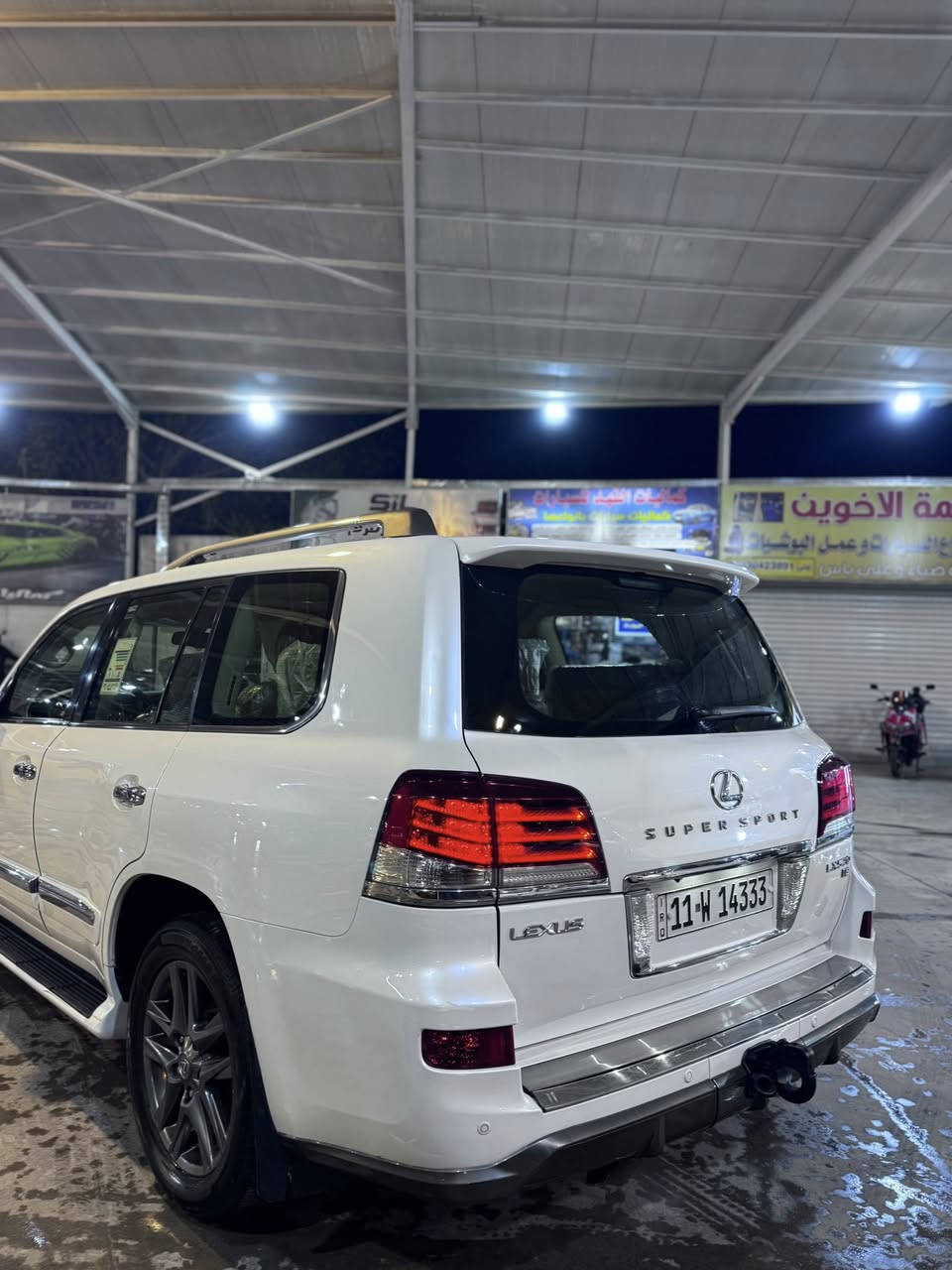 اسلام عليكم للبيع لكزس 2015 من النوادر  رقم مميز ماشيه 120 سياره نضيفه وما ناقصه شي مكانه الكاظميه موصفاته ميحتاج اذكره فول للاخير داخل مشمشي سوناره موجود ويه الصور بيع فقط بدون امراوس سعره430$الف ***********
