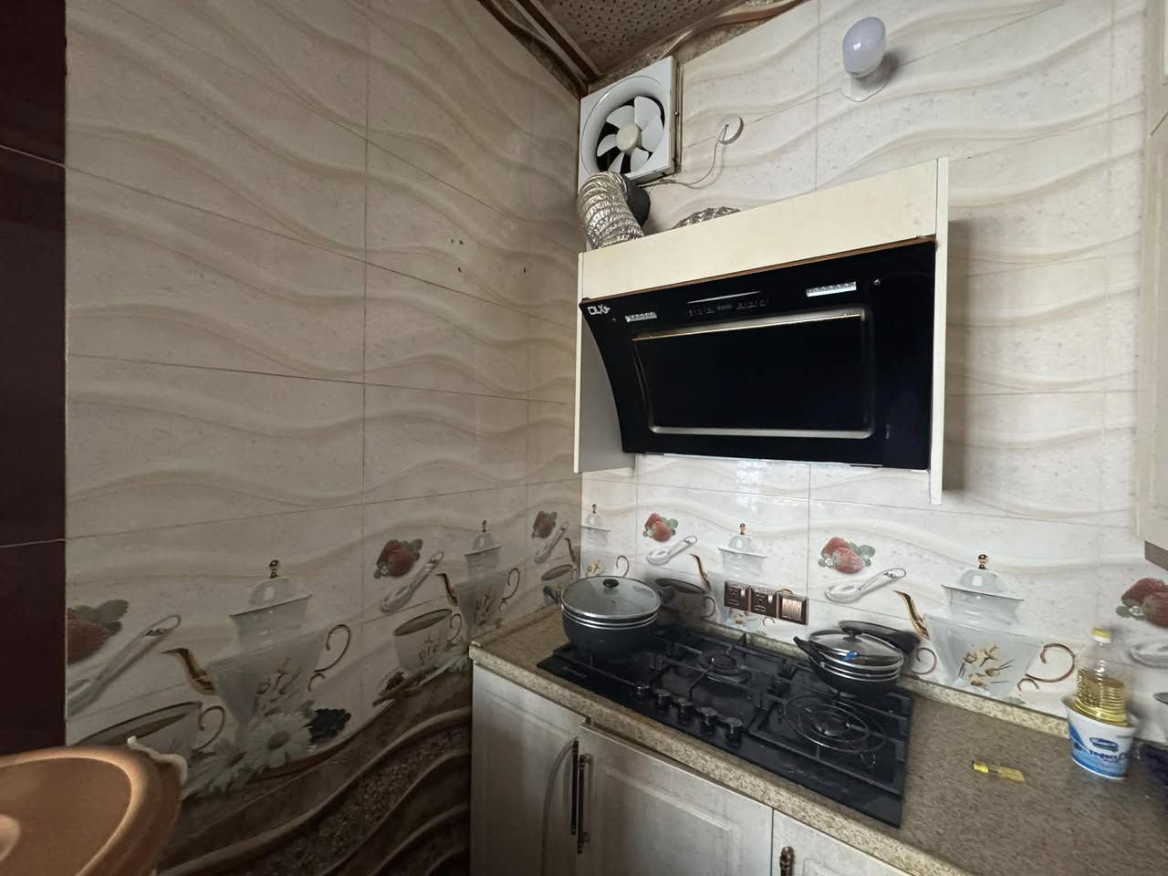 السلام عليكم
بيت للبيع بالقاطع  قرب مدرسة الصفوه 

البيت مساحته260مترر  بناء  درجه اولى

مطلوب سكان  

للاستفسار اكثر الاتصال عل الرقم 

***********
