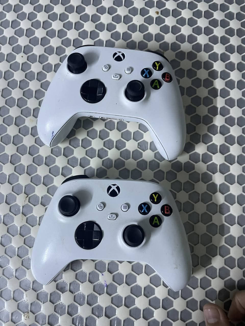 سلام عليكم عندي هذن الجوستكات يشتغلن مابيهن شي بس ال RP مكسورات والبقيه شغالات. الي تفيده يراسلني ***********
