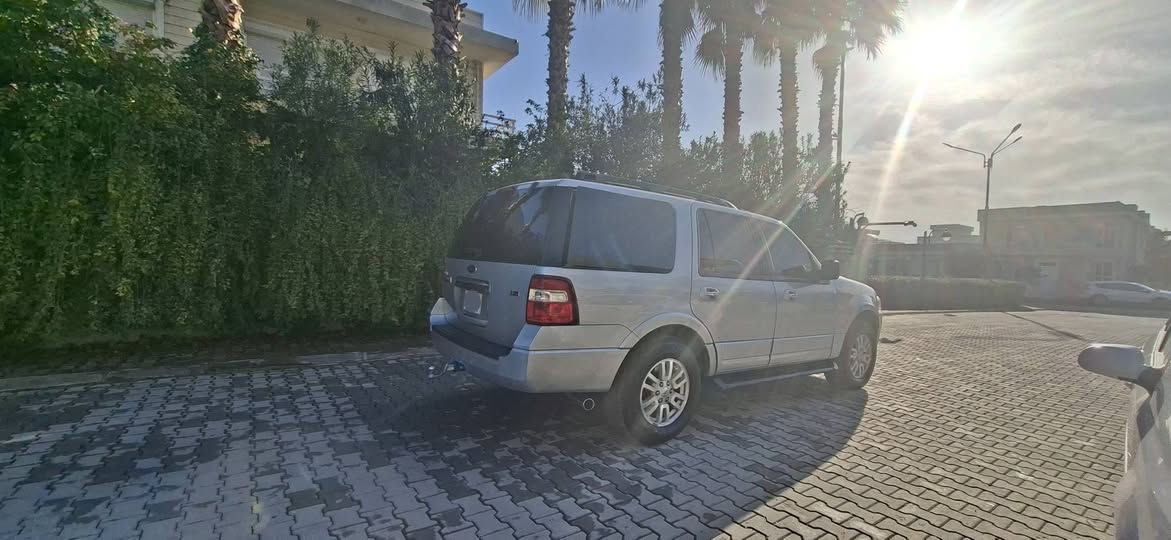 فورد اكسبديشن خليجي ٢٠١٢ نيفا بدون صبغ فول مواصفات: ١١٨ الف مايل ماشي
سلايت. ٧ راكب. كشنات جلد. كشن كهربائي. شاشه كامره. تحكمات امامي خلفي. مرايات كهربائي. كود باب. دبل اكسل. كير ومحرك مامفتوح رقم وهزه وفحص جديد بأسمي 
***********
