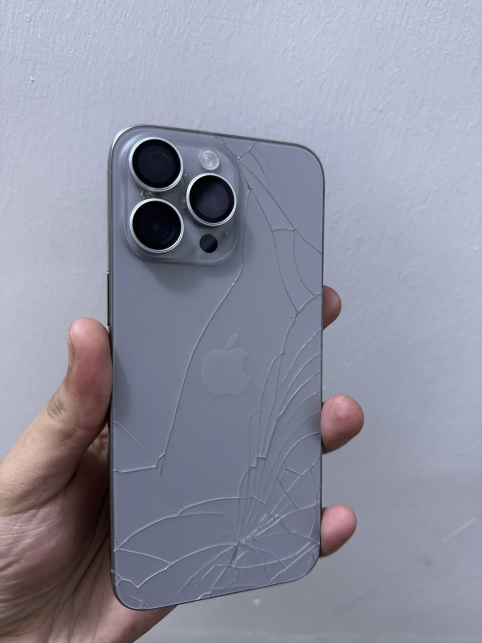 15 برو ماكس…شرق اوسط
جهاز نضيف كلش فقط فطور بلضهر ونقطه سوده بلشاشه وبيه فطور مبينات بلصور ما مأثرات ع استخدام نهائياً گله شغال شاشته اصليه ما مبدله ..

بطارية 81% بلاديه 

ذاكرة 256 …نموذج M.AAA ماستر 

مكاني نجف حي السلام 

السعر 685 وبي مجال 

***********
