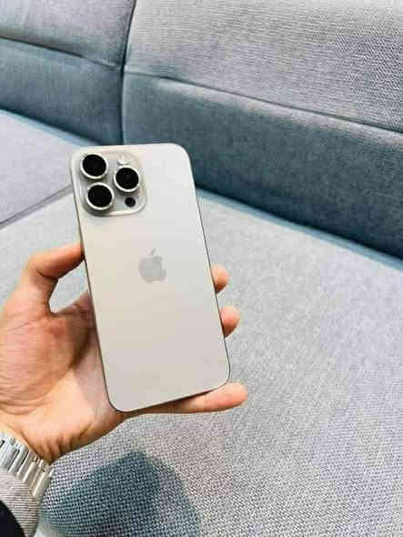 ياالله السلام عليكم ايفون 15 pro max ذاكرة 256 بطارية 97 جديد بمعنى الكلمة AAA ايبم ضمان وتر بروف جهاز كامل ملحقات بوكس كارتون وكيبل شحن السعر 1125 قفل مكاني بغداد شارع فلسطين شراي ***********
