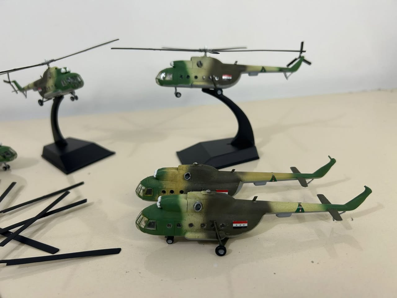 السلام عليكم…طائرة Mi-8  حجم 1/144 طولها 15 سم مع القاعدة السعر 30 الف يوجد توصيل لجميع محافظات العراق للحجز على الرقم *********** واتساب
