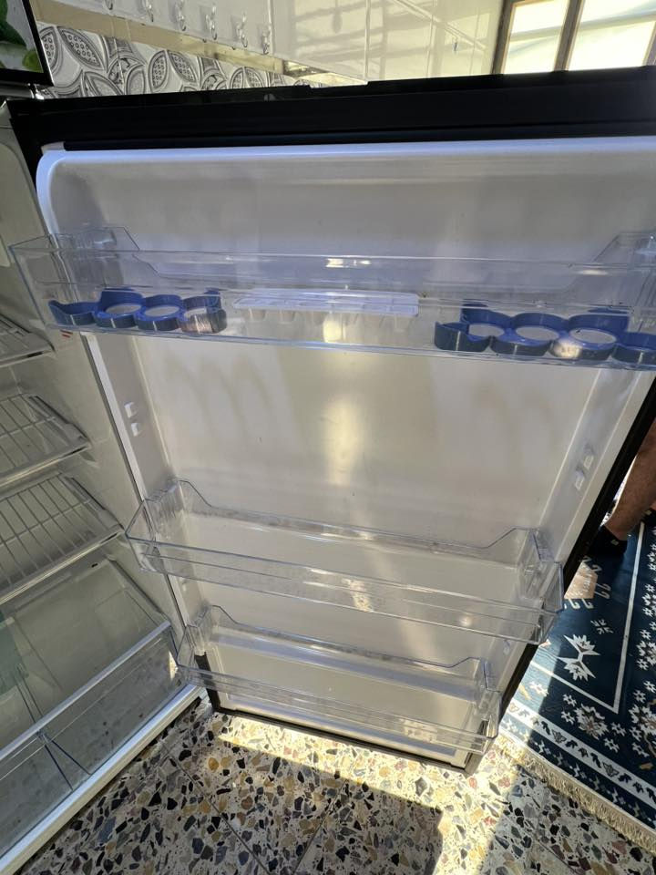 السلام عليكم ثلاجه نوع توشيبا ياباني الحجم الكبير جديده صار مستخدمه شهر بس  مستعجل عل بيعته سعره 550ببه مجال مكاني بغداد البياع رقمي ***********
