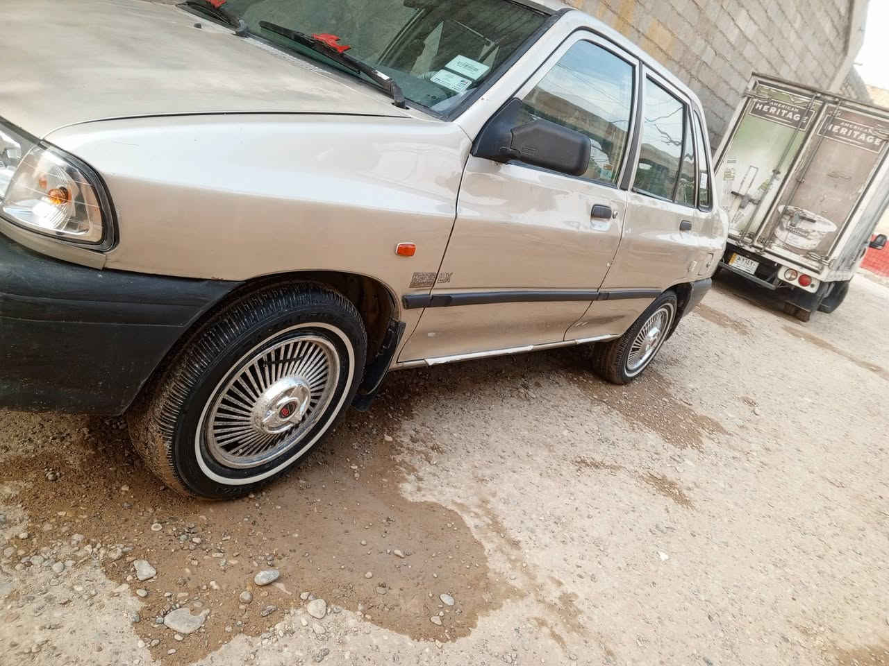 موديل 2012 مكفوله من عده طختين بل جاملغ والباب  والباقي مكفول بسمي السعر 40 وبيها مجال الاتصال ***********
