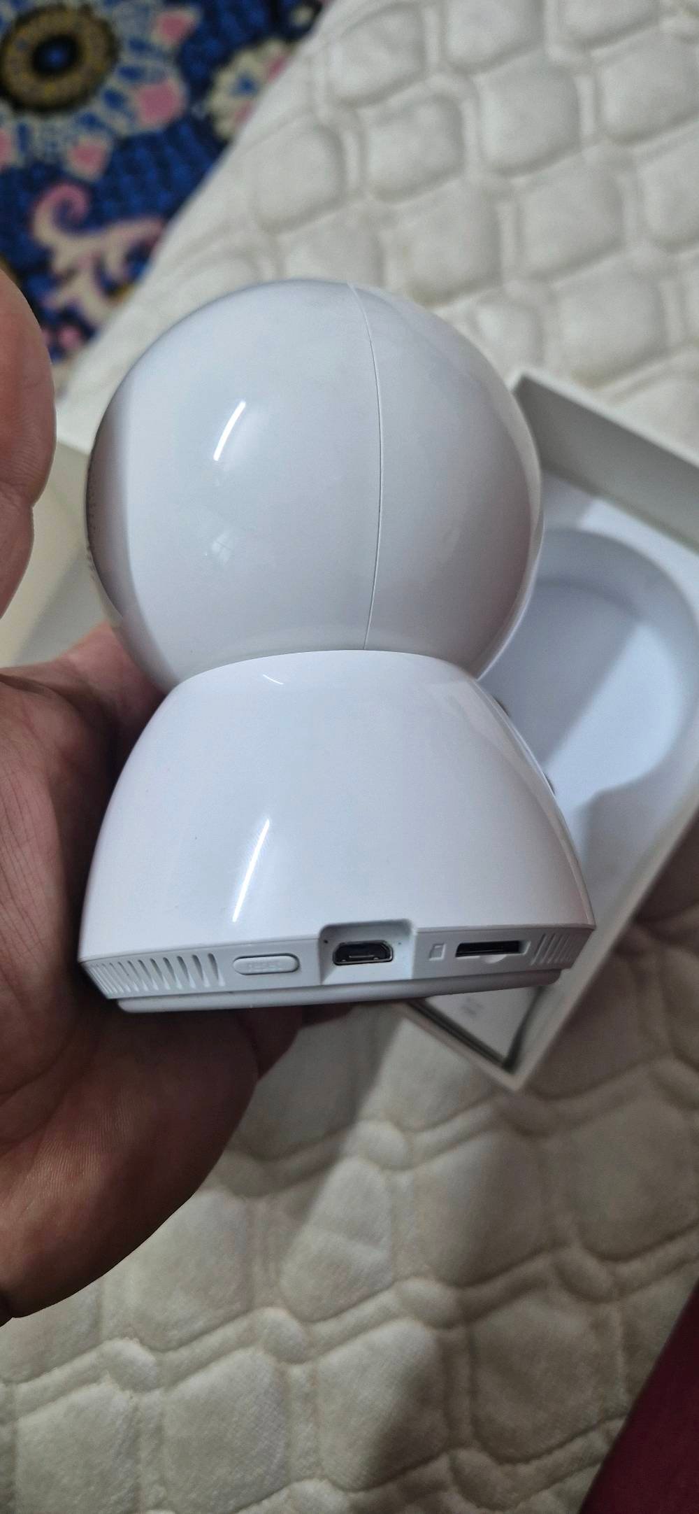 كاميرا واي فاي شاومي منفذ مال كلكسي تشتغل على الشاحنه نفسها بس بدون شحن جديد غير مستخدم ابيع هالموجود ما اعرفلها