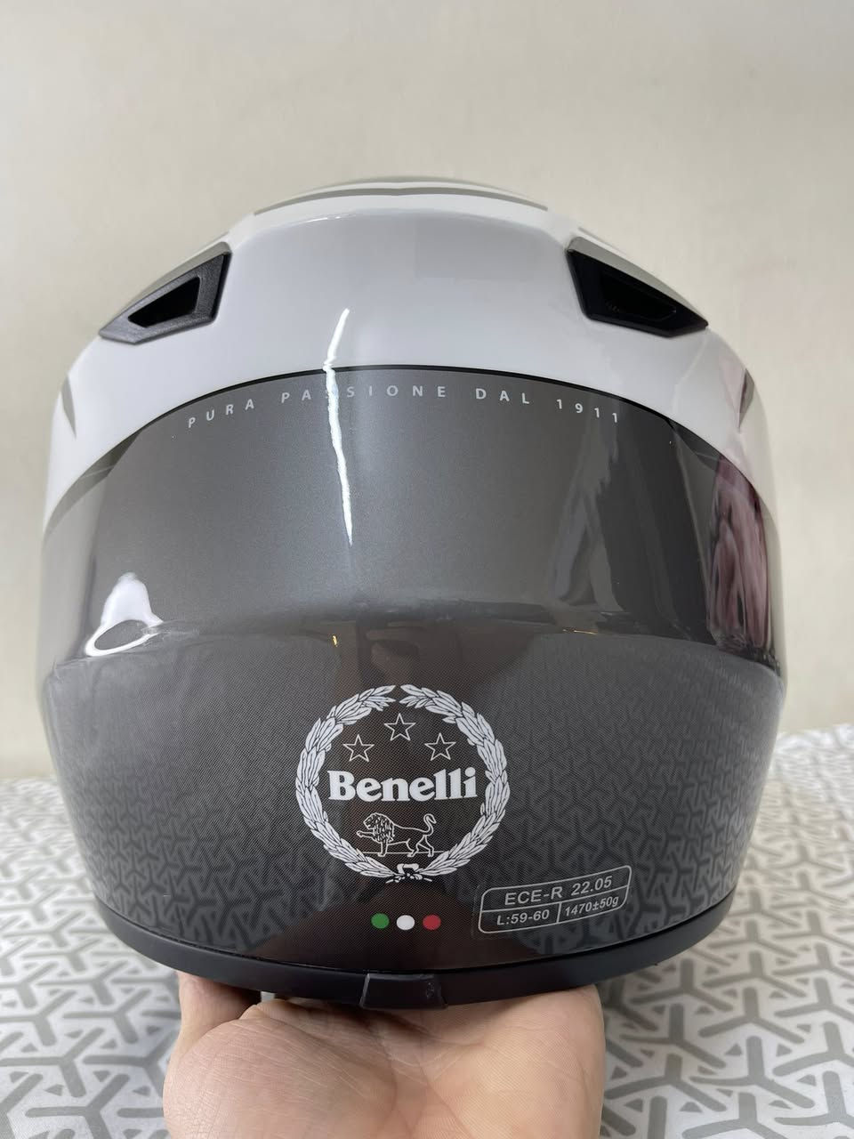 سلام عليكم خوذه بينتلي ايطاليه مستخدمه قليل مكاني بغداد السعر 70 الرقم ***********
