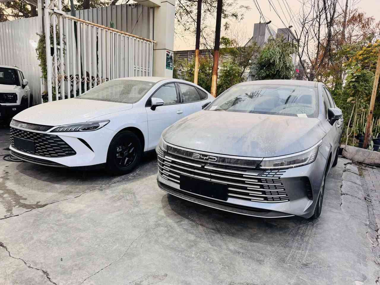 داخل ابيض داخل ابيض 🔥🔥🔥!!!!!!!!!
BYD  QIN  PLUS

انتبه السياره : هايبرد & بانزين & كهرباء🔥 
اللون ابيض  
السعر 🔥🔥🔥🔥🔥
المواصفات 
♣️خليجي 
♦️زيرو
♠️موديل 2025
♦️حساسات خلفيه
♣️حجم المحرك 1,5L
♦️شاشه اصليه + دواره
♠️كامره خلفيه
♦️هند بريك كهرباء
♣️اوتو هولد
♦️مفتاح التشغيل بصمه
♠️تحكمات مقود
♦️مقول جلد حياكه 
♣️دخول ذكي
♦️اشاير بل مري
♠️المقاعد جلد
♦️ اناره داخليه LED
♣️ لد امامي LED
♦️بك لايت LED
♠️قطعتين تبريد
♦️كروس سرعة
♠️حجم الاطار 16
♦️مانع تزحلق

عنوان الشركة 📍..بغداد الكريعات شارع المعارض مقابيل كلية القانون تاج الملك 
للاستفسار عن الأسعار يرجى الاتصال ***********
