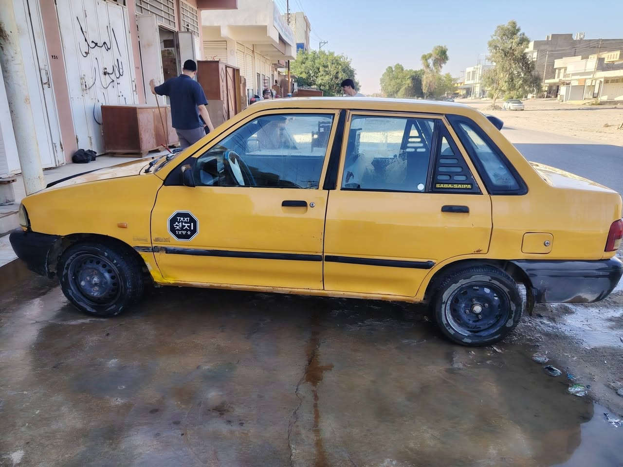 سلام عليكم
سايبة موديل 2011 بلاديه السيارة جاهزه تحويل مباشر 
السعر 20$. رقم الهاتف ***********
